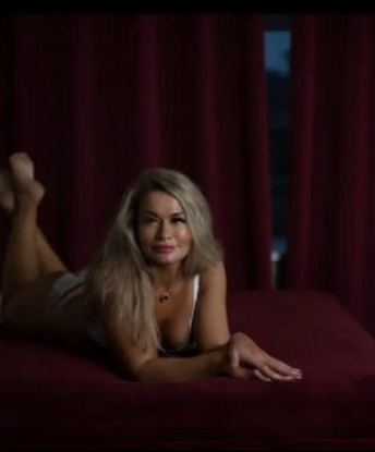 сладкий! 👄 Хочешь окунуться в мир наслаждения и страсти? Тогда ты попал по адресу! Я экспертка в доставлении удовольствия и готова исполнить все твои сокровенные желания...💦 Ты можешь полностью расслабиться и довериться моим опытным рукам и губкам. Я обещаю, ты не пожалеешь! 😈🔥
В Москве я нашла свою вторую родину. Здесь я сочетаю страсть с нежностью, создавая неповторимую атмосферу нашего встречи. Фото, которые ты видишь здесь, полностью соответствуют моей внешности. Заводные формы, упругая грудь, стройные ножки – это все обо мне. 😉
У меня есть своя студия, где мы можем насладиться друг другом в уютной обстановке. Мы можем провести время наедине в отеле или я могу приехать к тебе. Мне важно, чтобы каждая встреча была незабываемой. 💫
Отзывы моих довольных клиентов говорят сами за себя. У меня есть много постоянных поклонников, которые наслаждаются каждым мгновением с мной. Ищешь сексуальное приключение в Москве? Тогда свяжись со мной и я сделаю твои фантазии реальностью. 💋💫 Александра